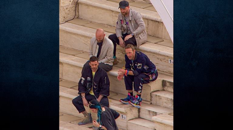 Coldplay: Όλα όσα έγιναν στο χθεσινό γύρισμα του μουσικού τους βίντεο στο Ηρώδειο