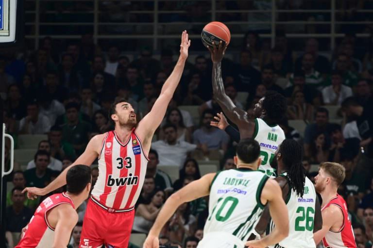 Basket League: Ο Παναθηναϊκός νίκησε 83-76 τον Ολυμπιακό, μείωσε σε 2-1 νίκες και έμεινε ζωντανός στη μάχη του τίτλου