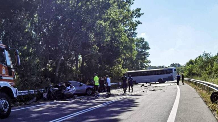 Ξάνθη: Τέσσερις νεκροί μετά από σύγκρουση ΙΧ με λεωφορείο – Δείτε φωτογραφίες