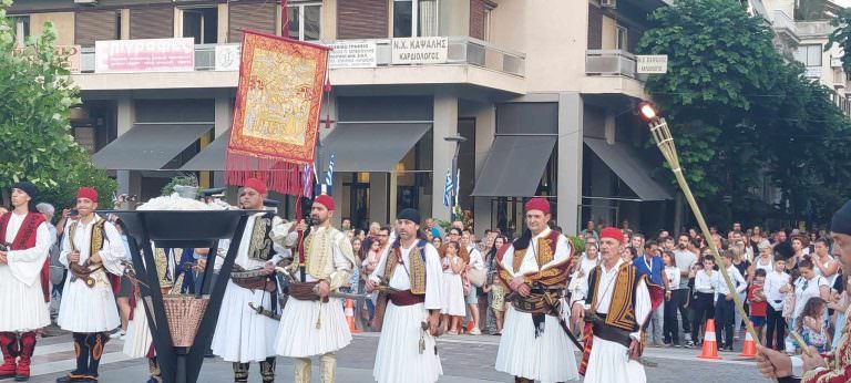 Αγρίνιο: Το Λάβαρο της Αγίας Λαύρας στις εκδηλώσεις για την επέτειο της απελευθέρωσης της πόλης από τον τουρκικό ζυγό.