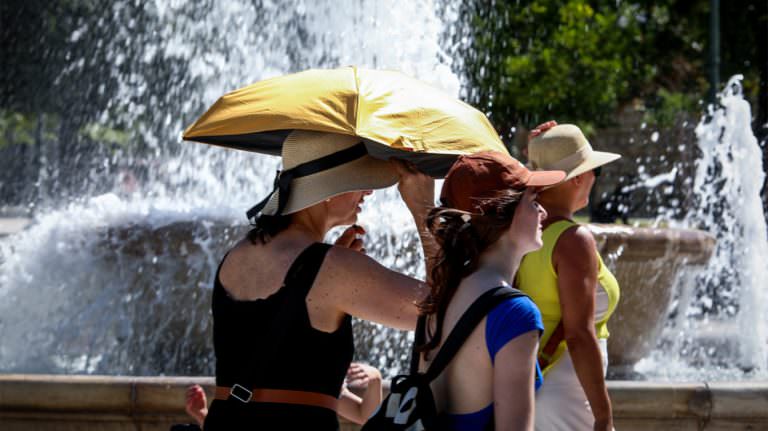 Meteo: Μεγαλύτερος σε διάρκεια ο καύσωνας του φετινού Ιουλίου σε σχέση με του 2023 – Δείτε τους πίνακες