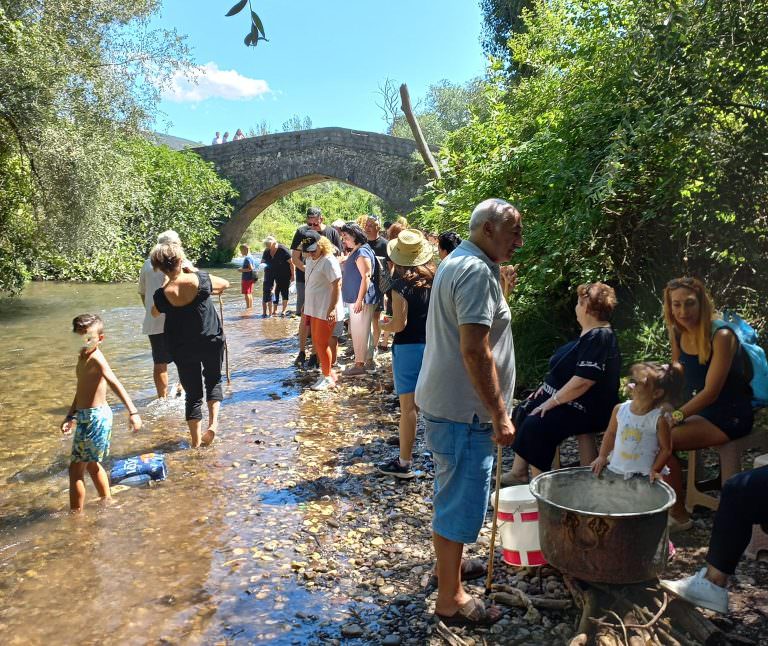 ΦΙΛΙΑ: Η Αδελφότητα Φιλιωτών Καλαβρυτινών «Ο Άγιος Βλάσιος» Πραγματοποίησε εξόρμηση στο Λάδωνα και στο Φιλέικο Γεφύρι στα Χάνια.