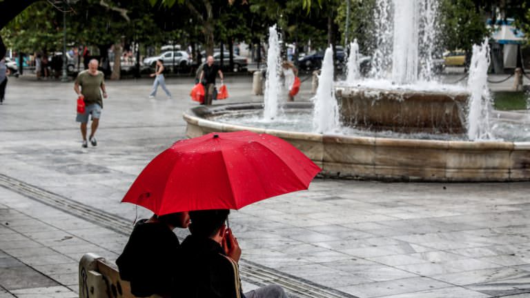 Καιρός: Υποχωρεί ελαφρά η θερμοκρασία το Σαββατοκύριακο – Αλλαγή του σκηνικού από Δευτέρα