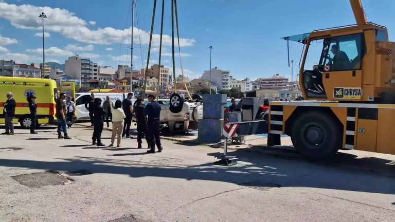 Τραγωδία στην Πάτρα – Νεκρή γυναίκα που έπεσε με αυτοκίνητο στο λιμάνι