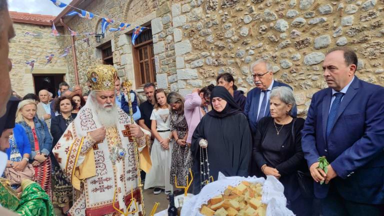 Με λαμπρότητα ο εορτασμός της Ύψωσης του Τιμίου Σταυρού στην Ιερά Μονή Μακελλαριάς