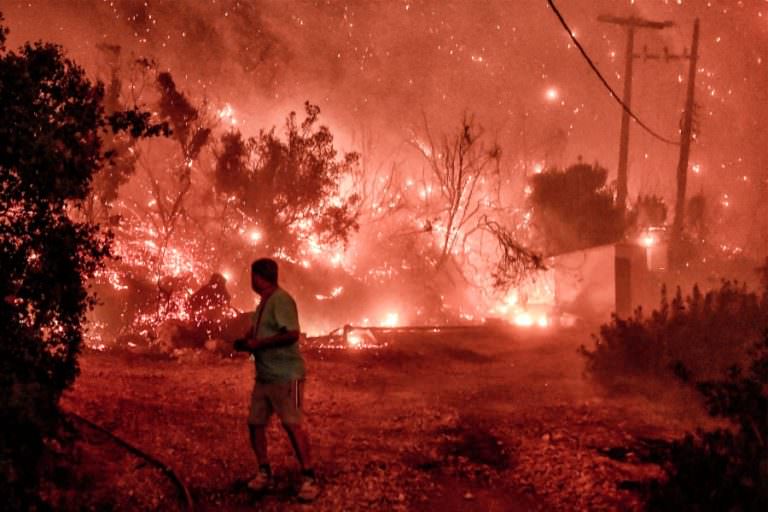 Φωτιά στο Ξυλόκαστρο: Σχεδόν 50.000 στρέμματα δάσους έχουν γίνει στάχτη